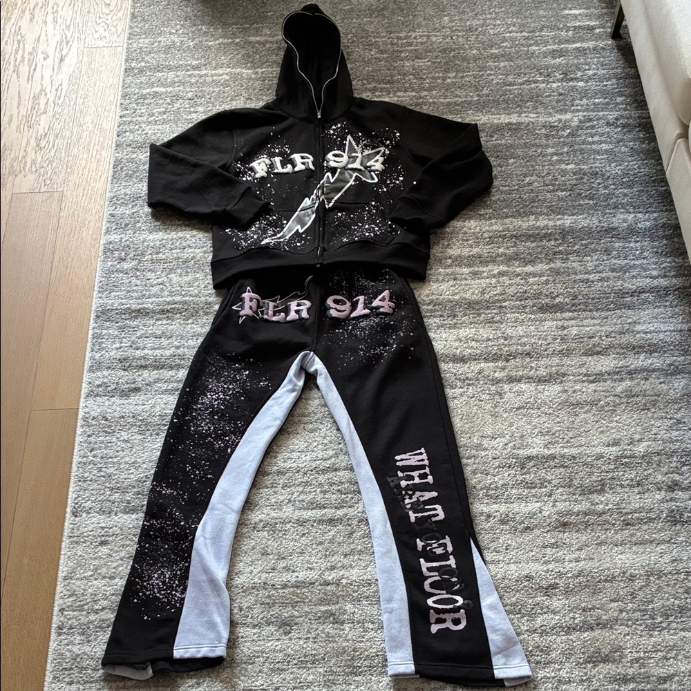 FLR914 Raiders Zip Up Sweat Suit Size Medium. 2 Piece Set!